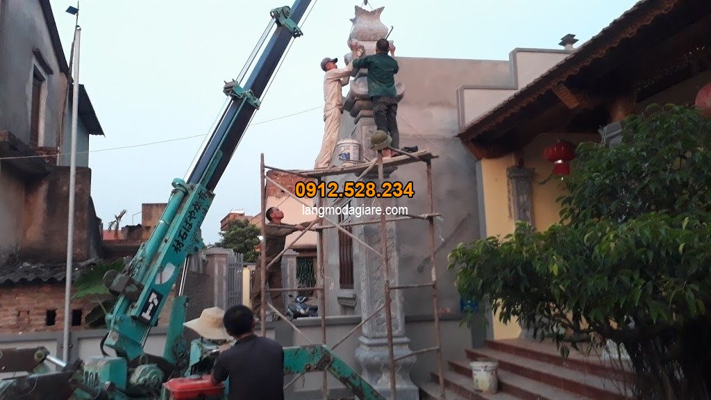 Cột đồng trụ nhà thờ họ tại Thanh Mai Hà Nội