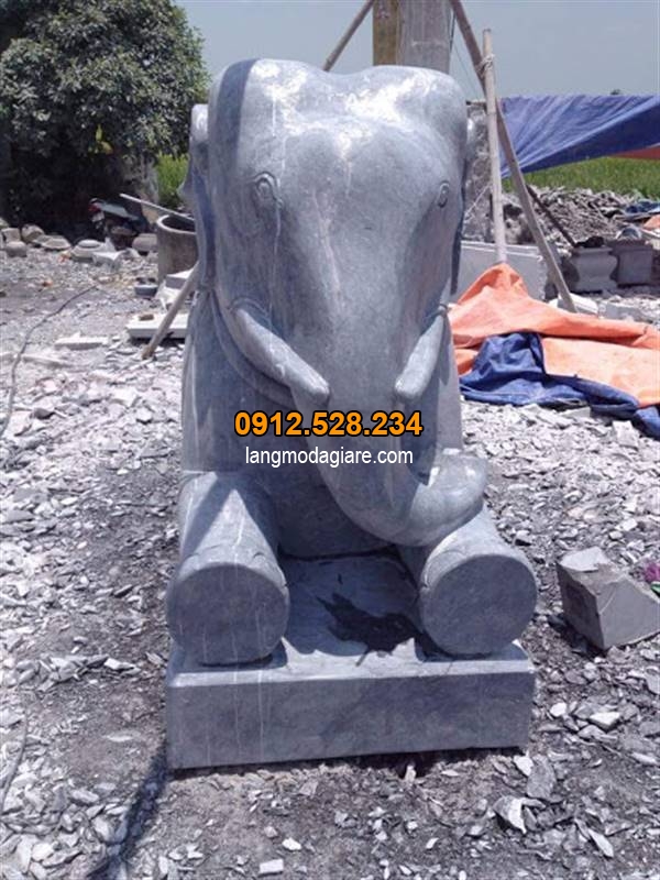 Mẫu tượng voi đươc làm bằng đá xanh đen nguyên khối