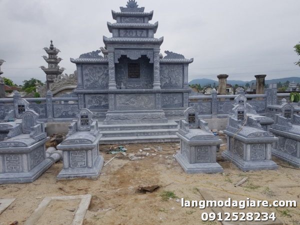 Khu lăng mộ đá xanh tại Ninh Thuận