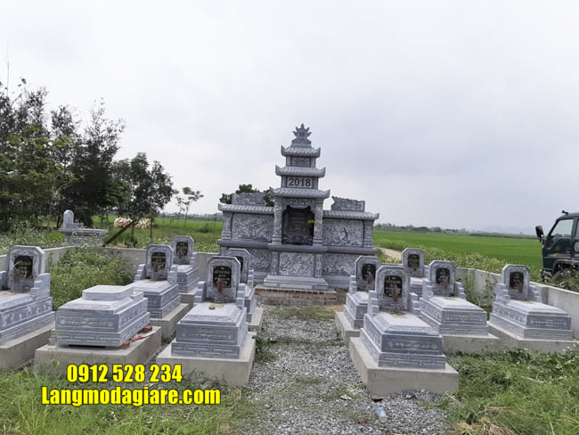 mẫu khu lăng mộ đá tại Quảng Nam