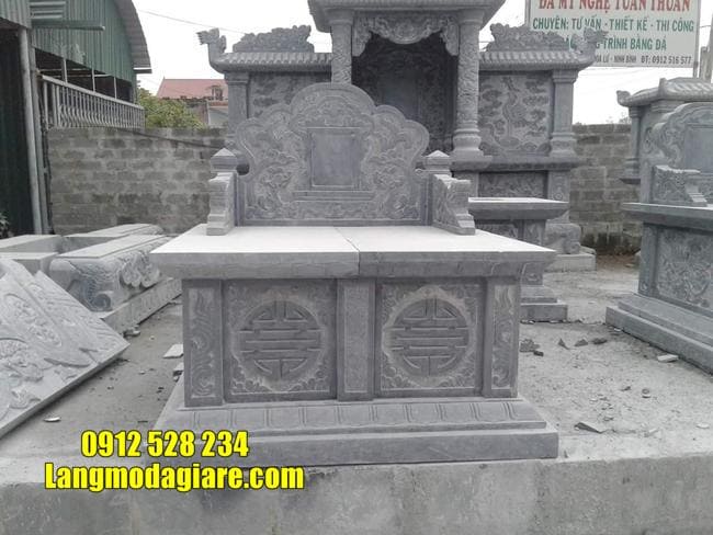 mộ đôi bằng đá tại Khánh Hoà